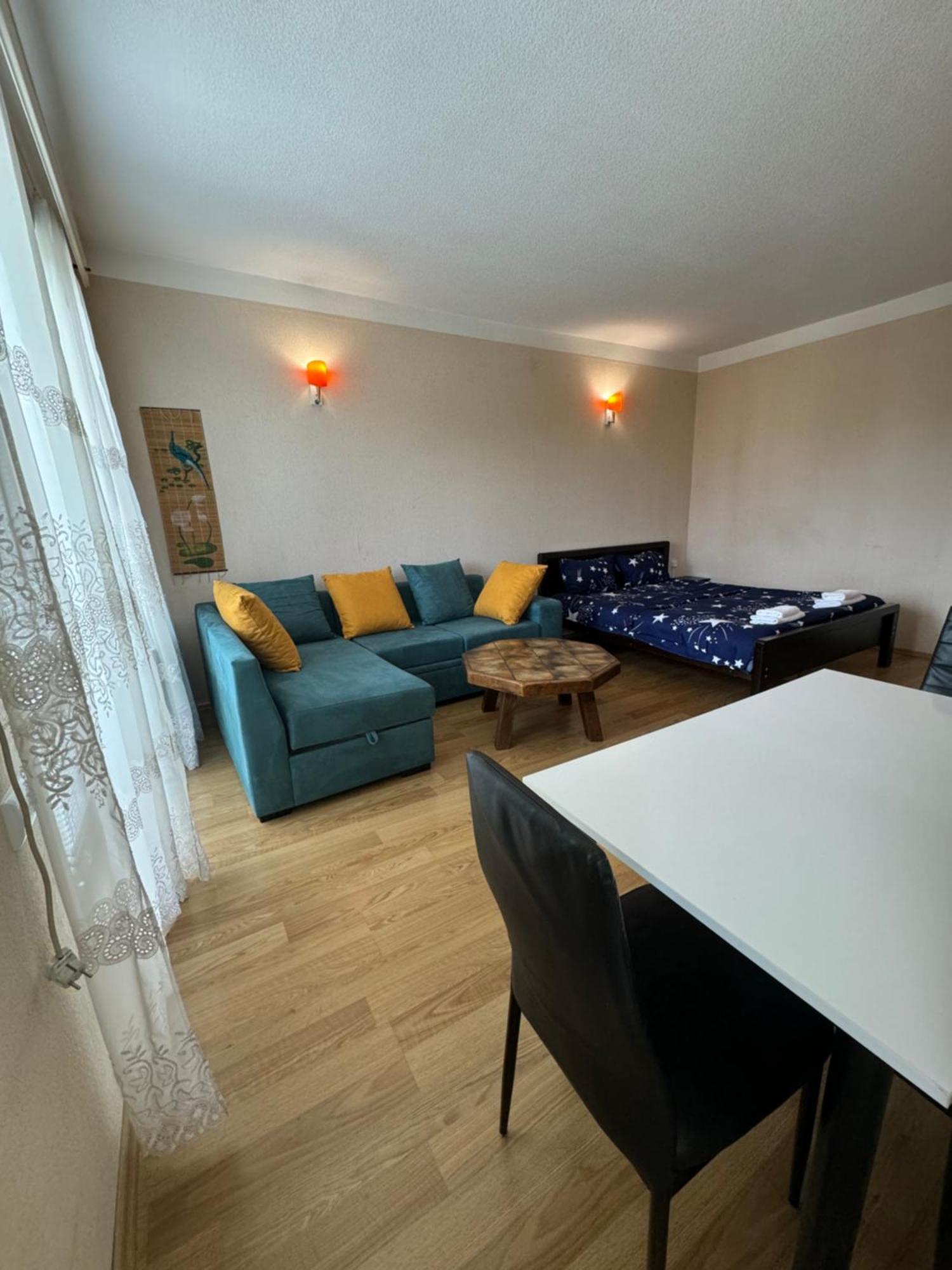 Cozy Apartment With Balcony Tbilisi Exteriör bild
